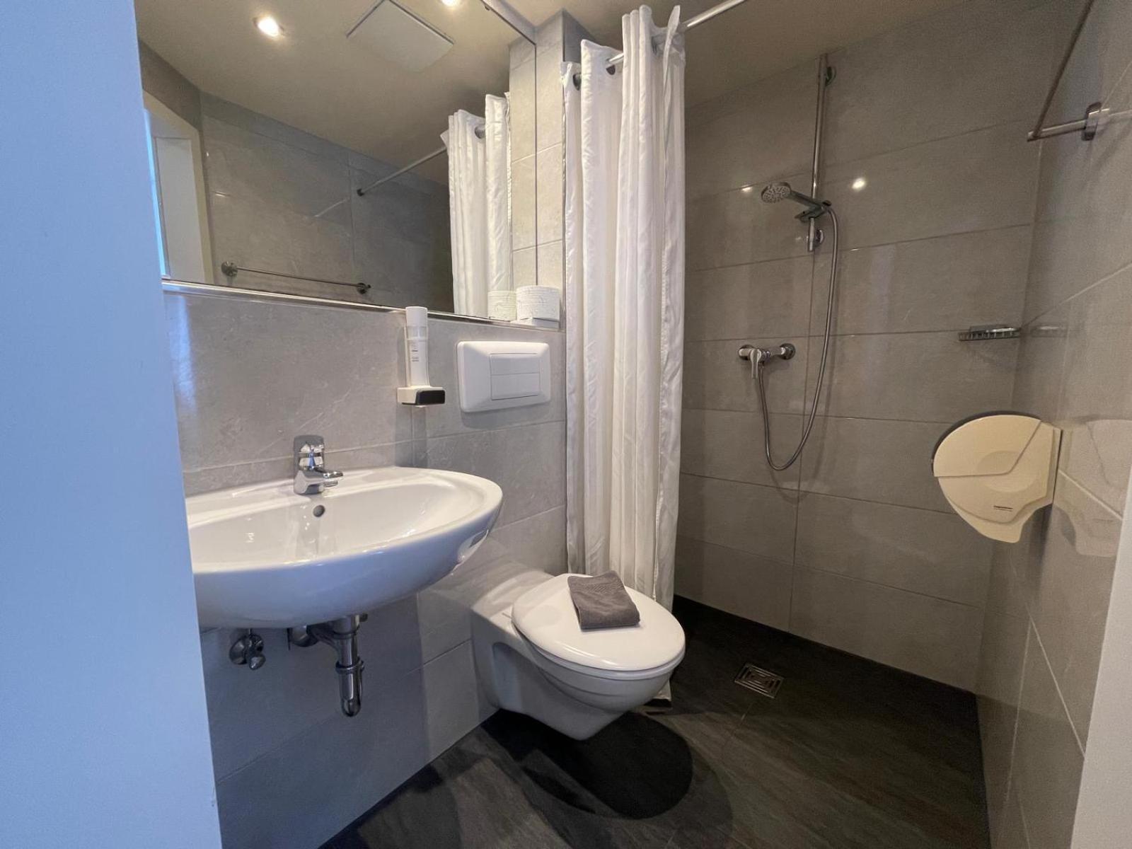Hotel Loewen Kusterdingen Εξωτερικό φωτογραφία